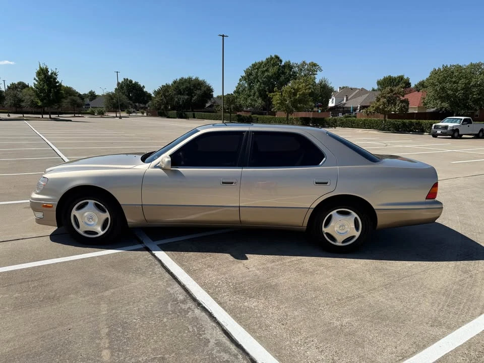 2000 Lexus LS 2nd Gen - Image 11 of 20