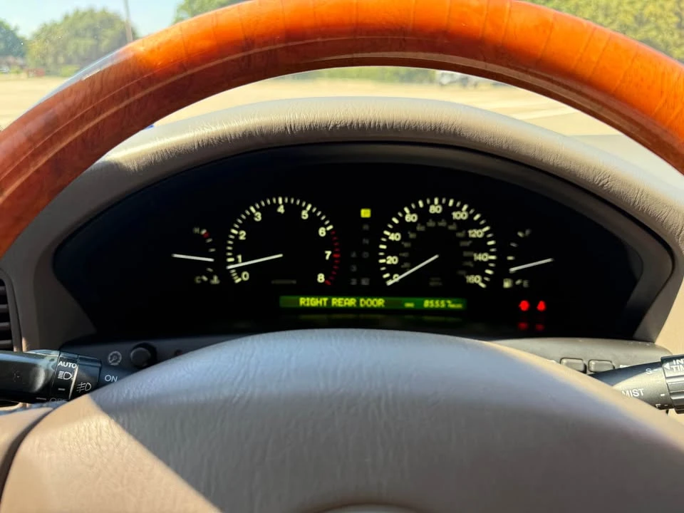 2000 Lexus LS 2nd Gen - Image 3 of 20