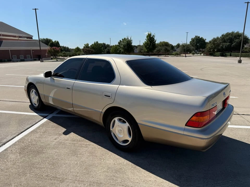 2000 Lexus LS 2nd Gen - Image 12 of 20