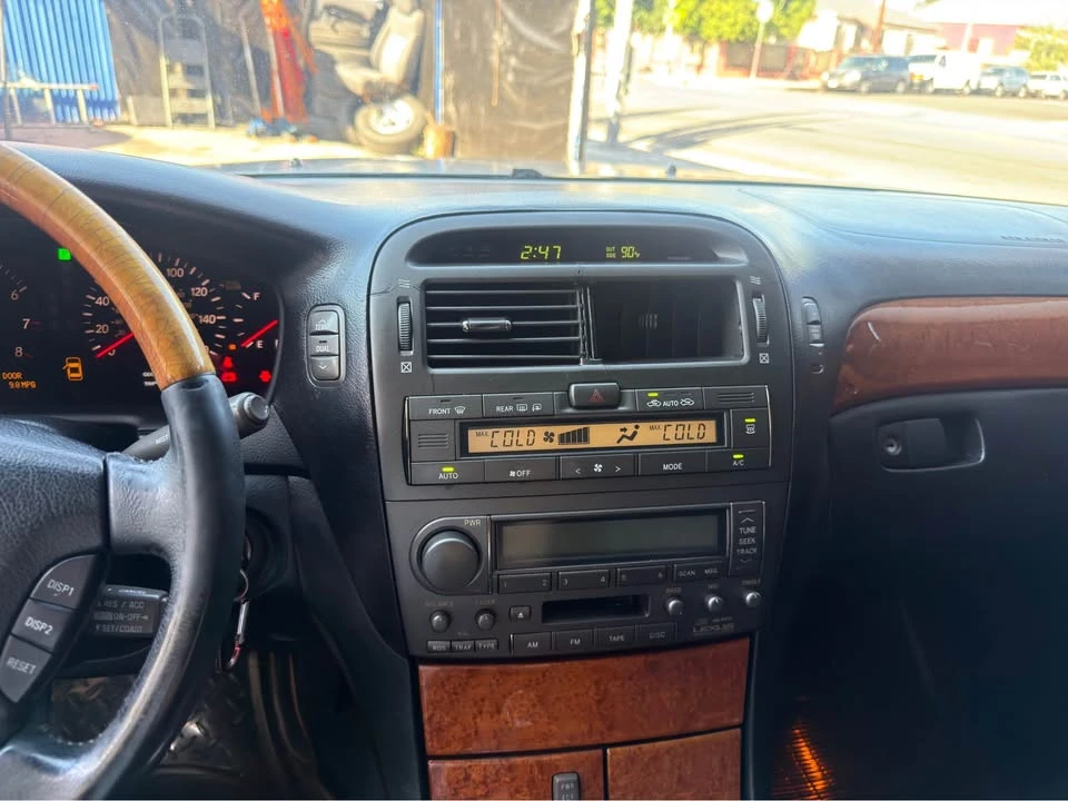 2000 Lexus LS 2nd Gen - Image 11 of 17
