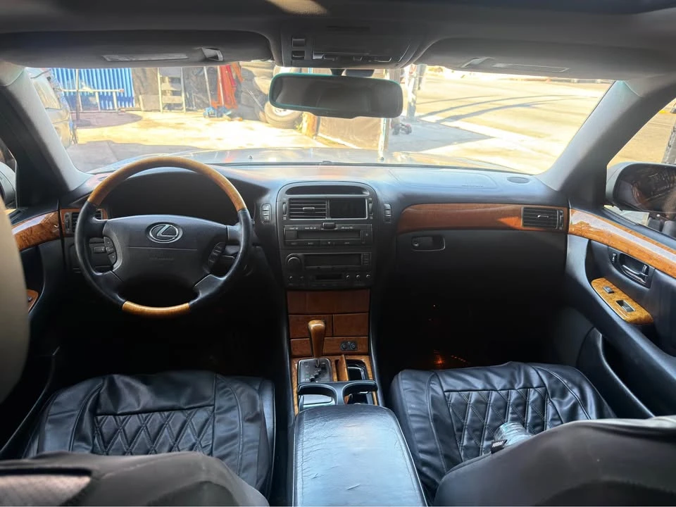2000 Lexus LS 2nd Gen - Image 9 of 17