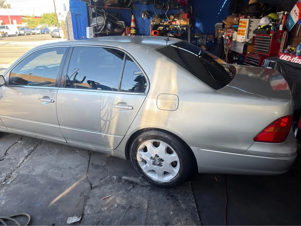 2000 Lexus LS 2nd Gen - Image 4 of 17