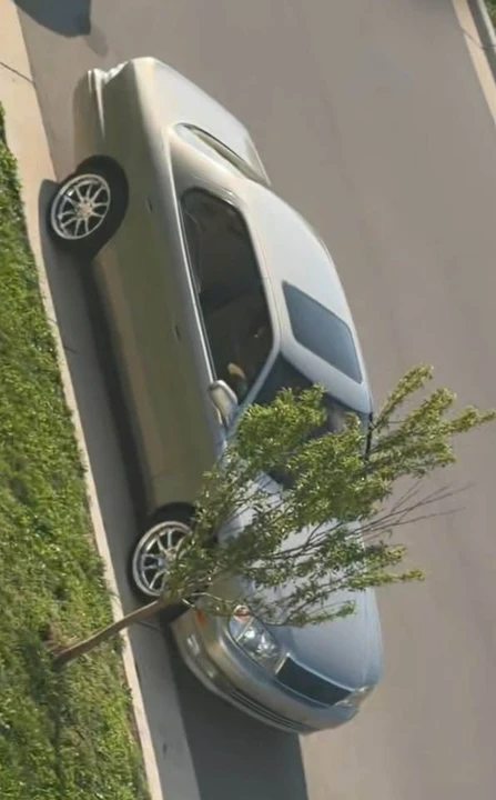 2000 Lexus LS 2nd Gen - Image 3 of 10