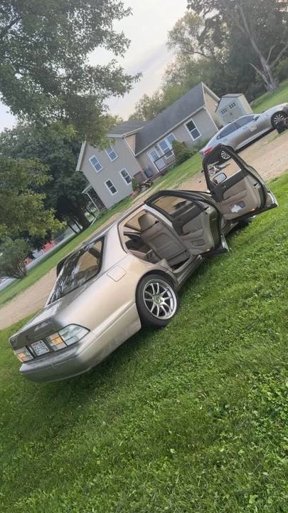 2000 Lexus LS 2nd Gen - Image 2 of 10