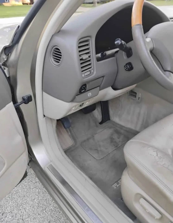 2000 Lexus LS 2nd Gen - Image 4 of 10