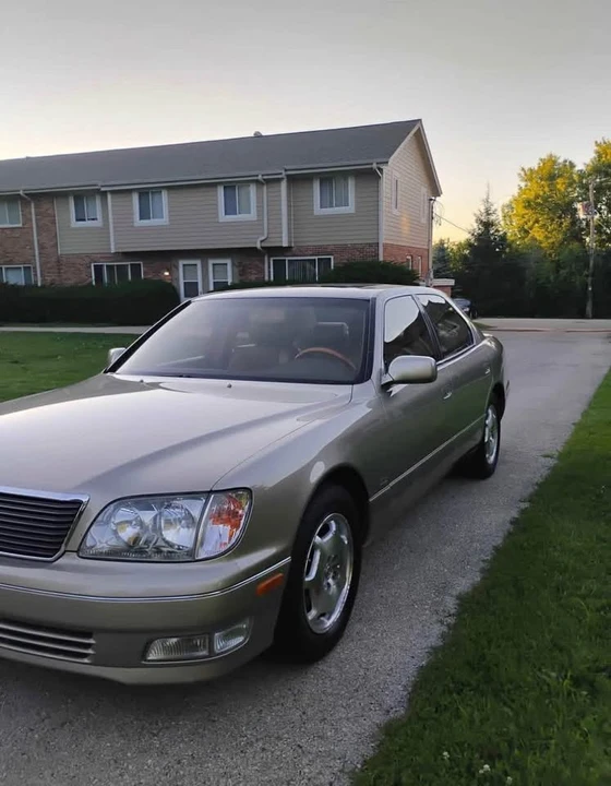 2000 Lexus LS 2nd Gen - Image 9 of 10