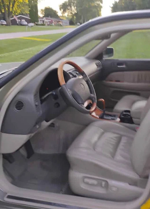 2000 Lexus LS 2nd Gen - Image 5 of 10
