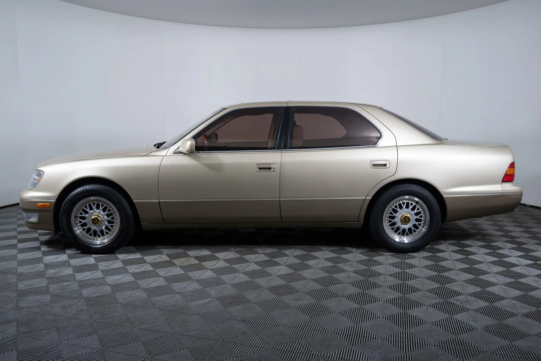 2000 Lexus LS 2nd Gen - Image 11 of 31