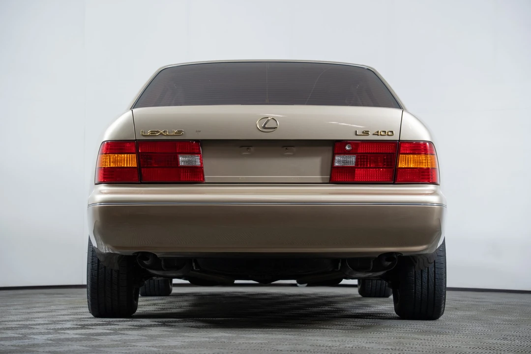 2000 Lexus LS 2nd Gen - Image 18 of 31