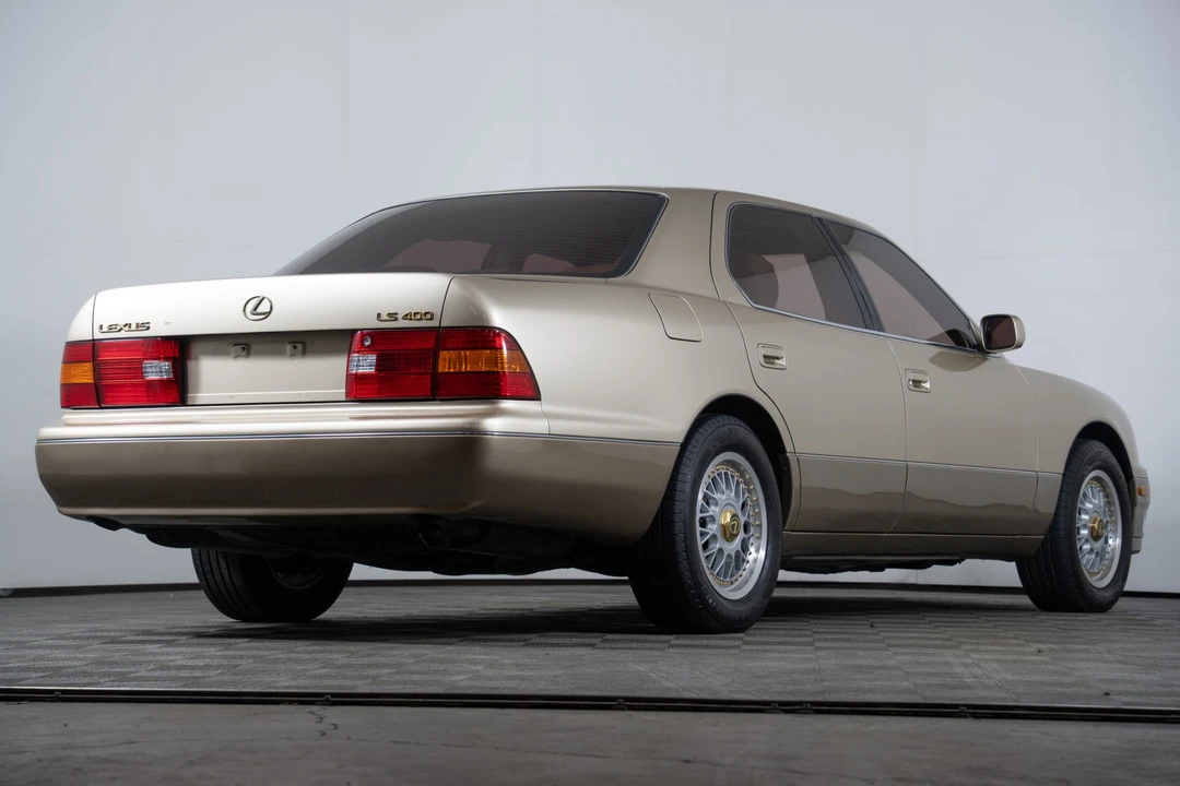 2000 Lexus LS 2nd Gen - Image 21 of 31