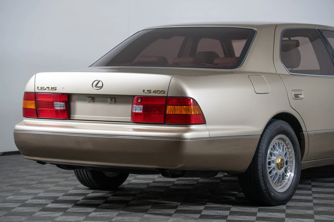 2000 Lexus LS 2nd Gen - Image 23 of 31