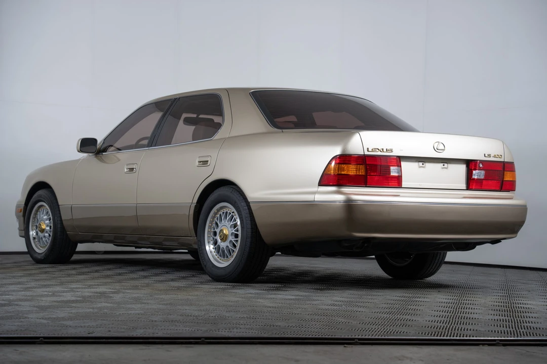 2000 Lexus LS 2nd Gen - Image 15 of 31