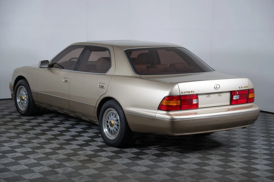 2000 Lexus LS 2nd Gen - Image 16 of 31