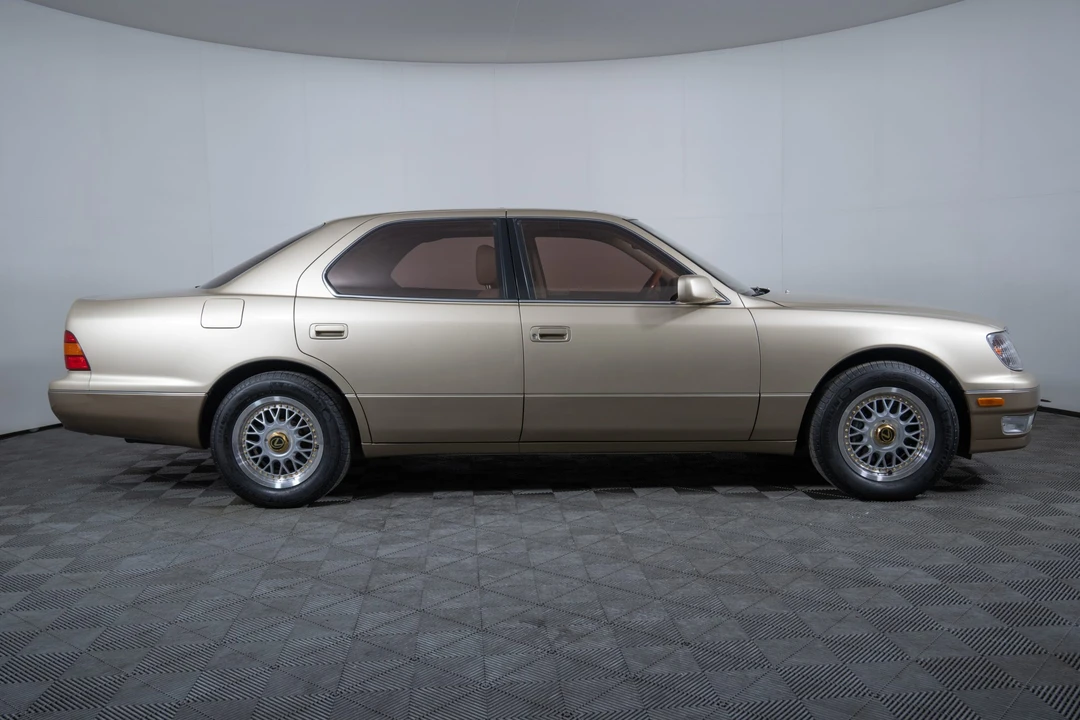 2000 Lexus LS 2nd Gen - Image 24 of 31