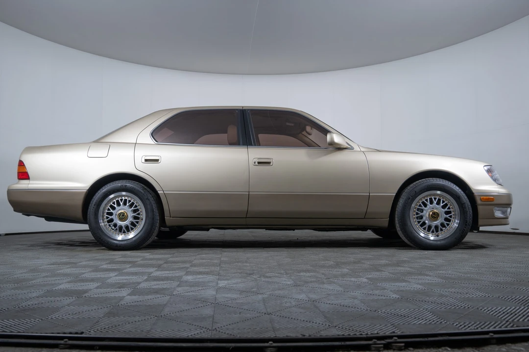 2000 Lexus LS 2nd Gen - Image 25 of 31