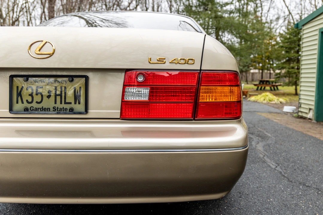 2000 Lexus LS 2nd Gen - Image 15 of 31