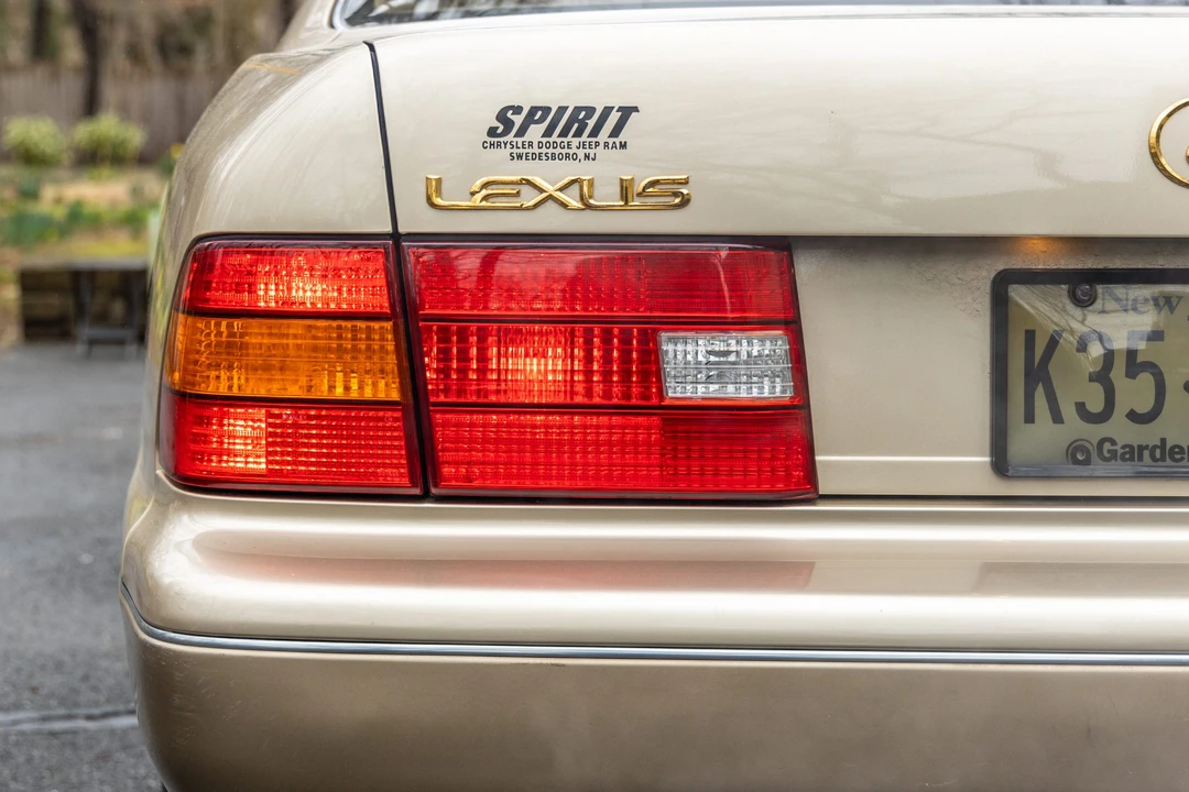 2000 Lexus LS 2nd Gen - Image 16 of 31