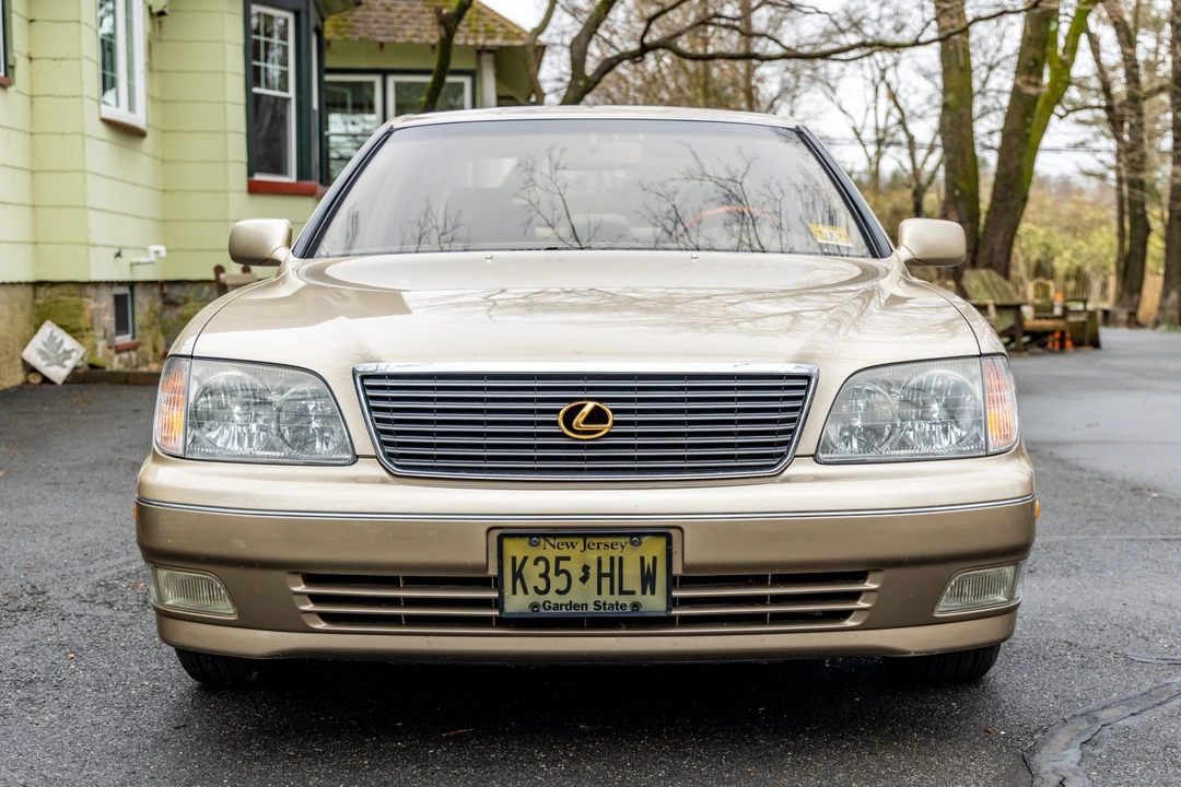 2000 Lexus LS 2nd Gen - Image 2 of 31