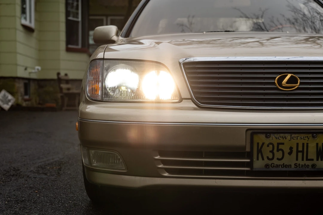 2000 Lexus LS 2nd Gen - Image 12 of 31