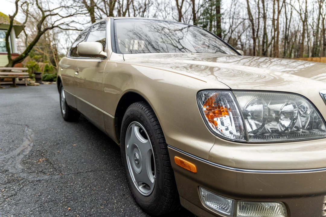 2000 Lexus LS 2nd Gen - Image 18 of 31