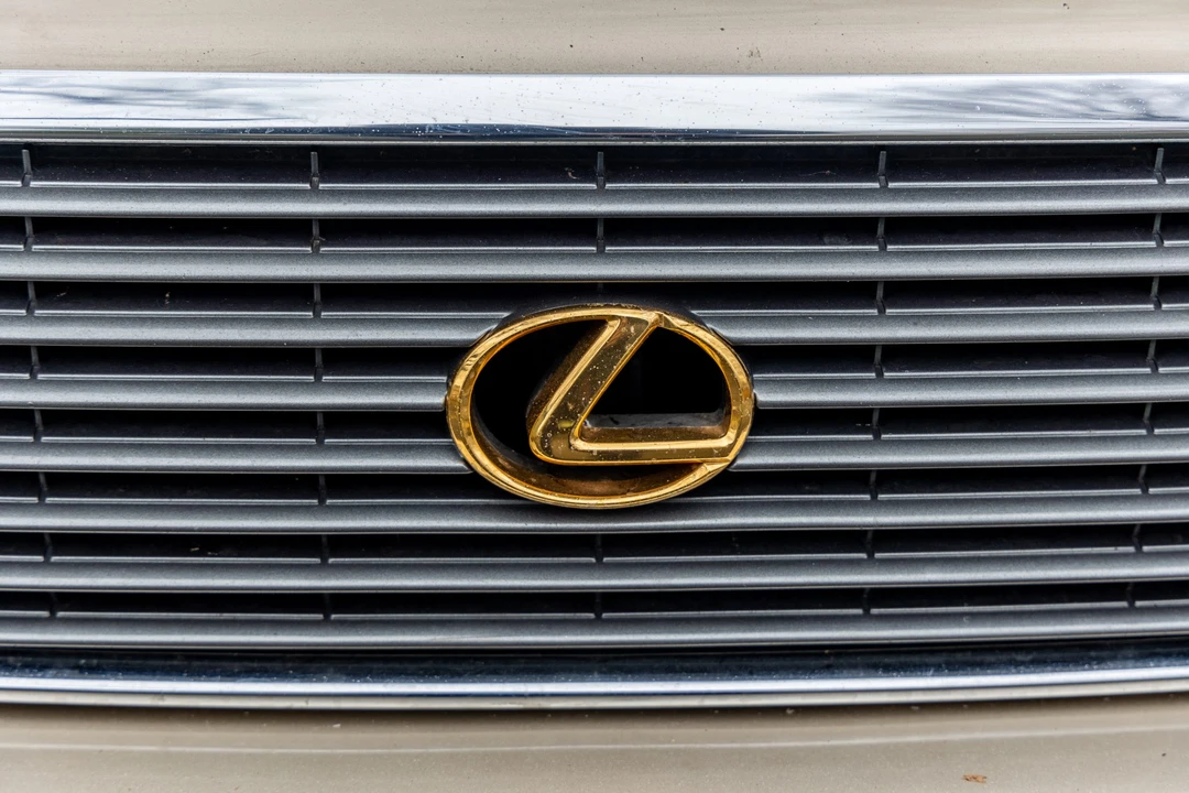 2000 Lexus LS 2nd Gen - Image 23 of 31