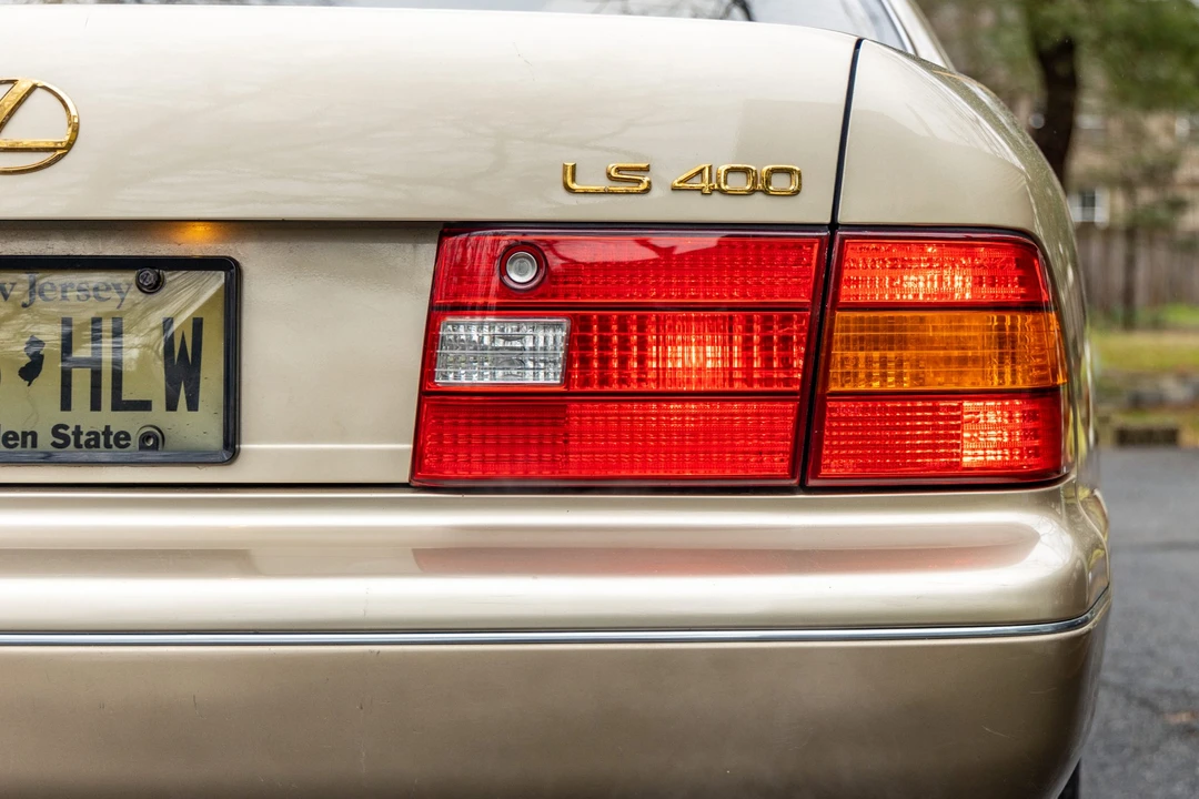 2000 Lexus LS 2nd Gen - Image 17 of 31