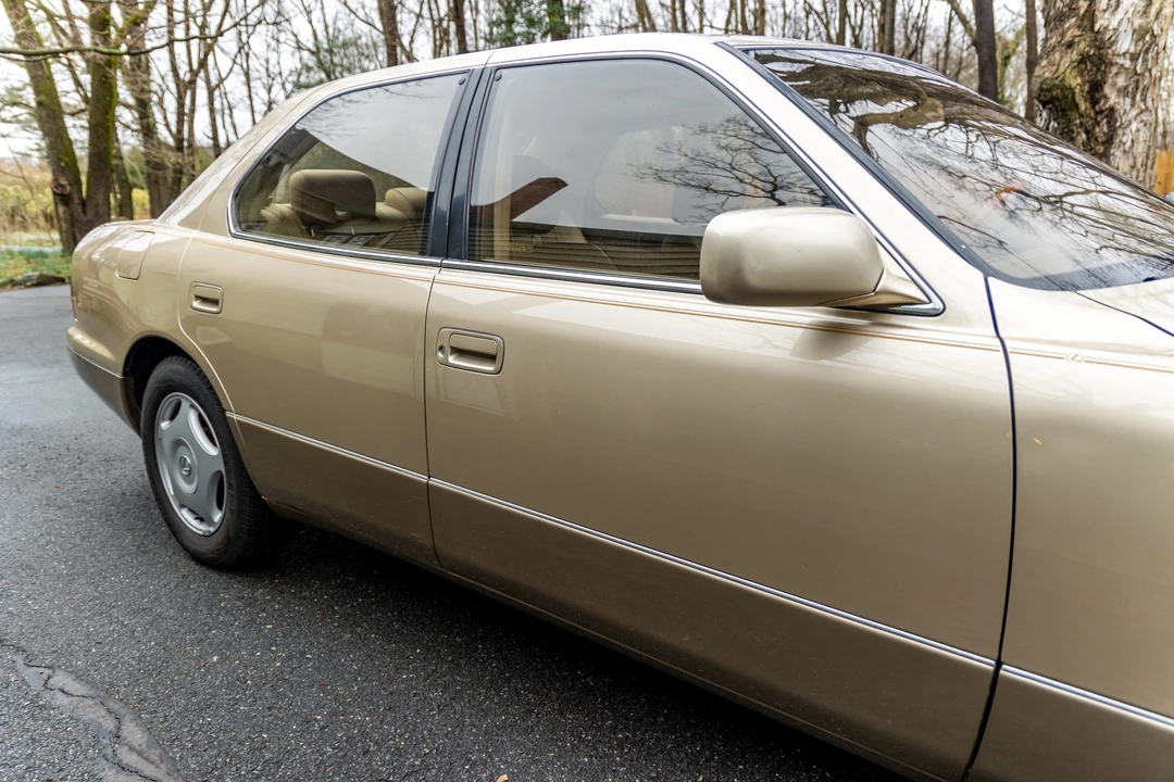 2000 Lexus LS 2nd Gen - Image 21 of 31