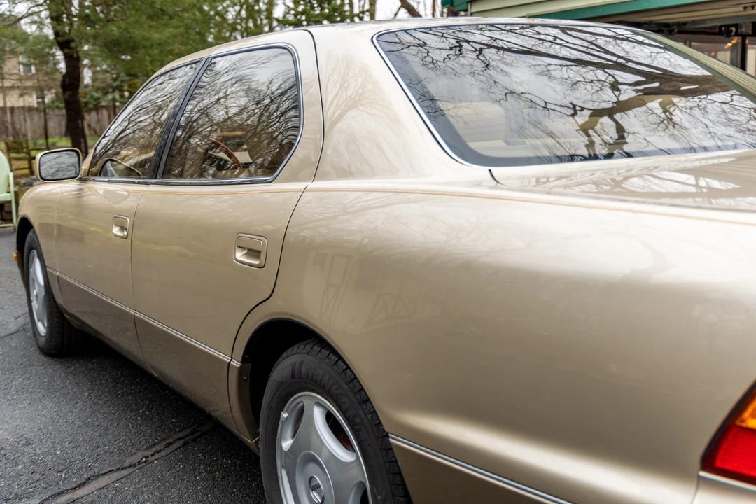 2000 Lexus LS 2nd Gen - Image 19 of 31