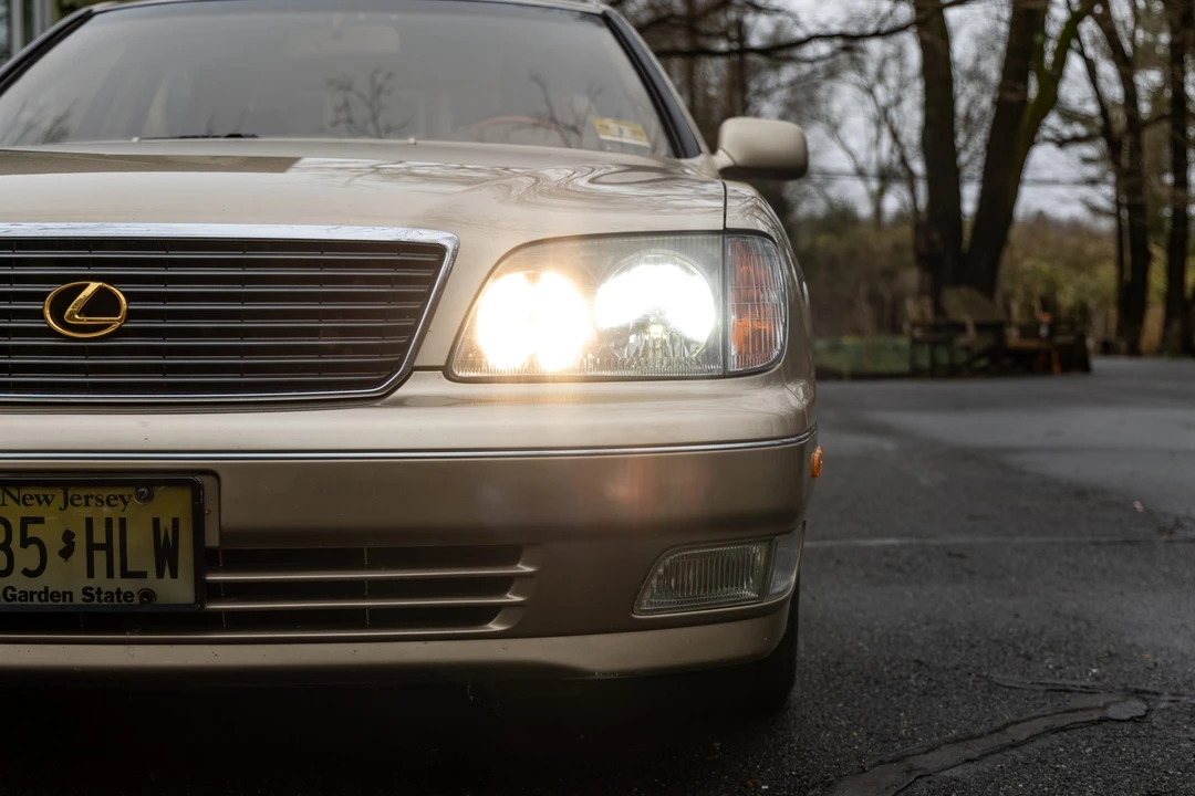 2000 Lexus LS 2nd Gen - Image 13 of 31