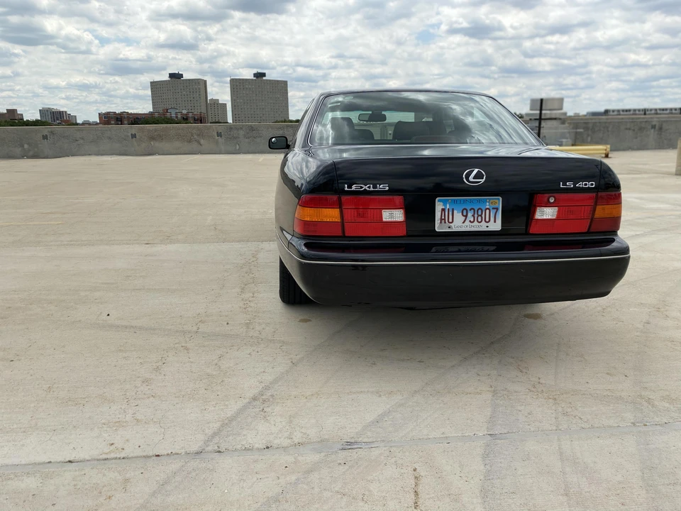 2000 Lexus LS 2nd Gen - Image 12 of 17