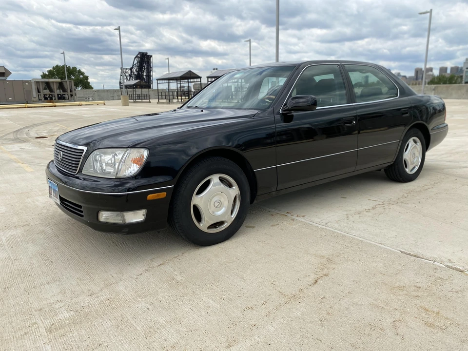 2000 Lexus LS 2nd Gen - Image 8 of 17