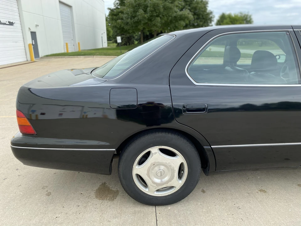 2000 Lexus LS 2nd Gen - Image 17 of 17