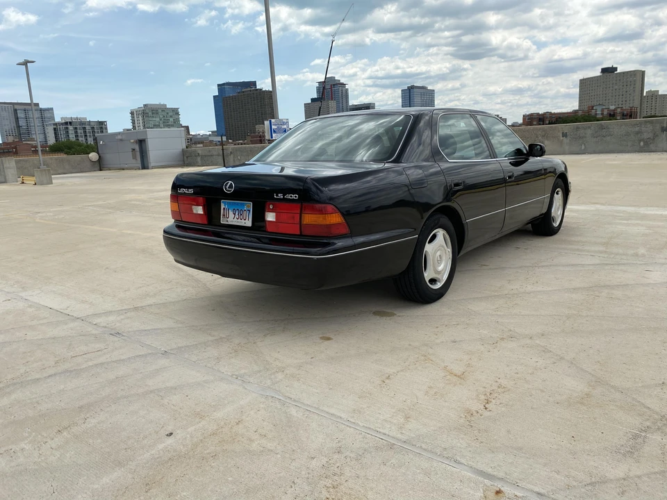 2000 Lexus LS 2nd Gen - Image 14 of 17