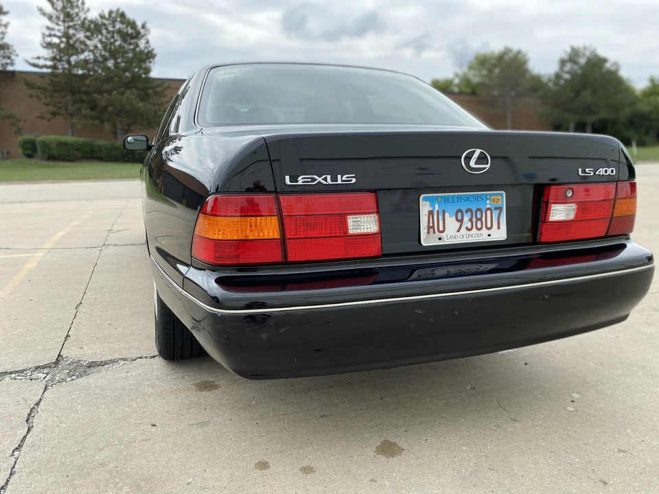 2000 Lexus LS 2nd Gen - Image 10 of 17