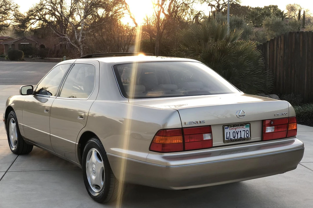 2000 Lexus LS 2nd Gen - Image 19 of 31