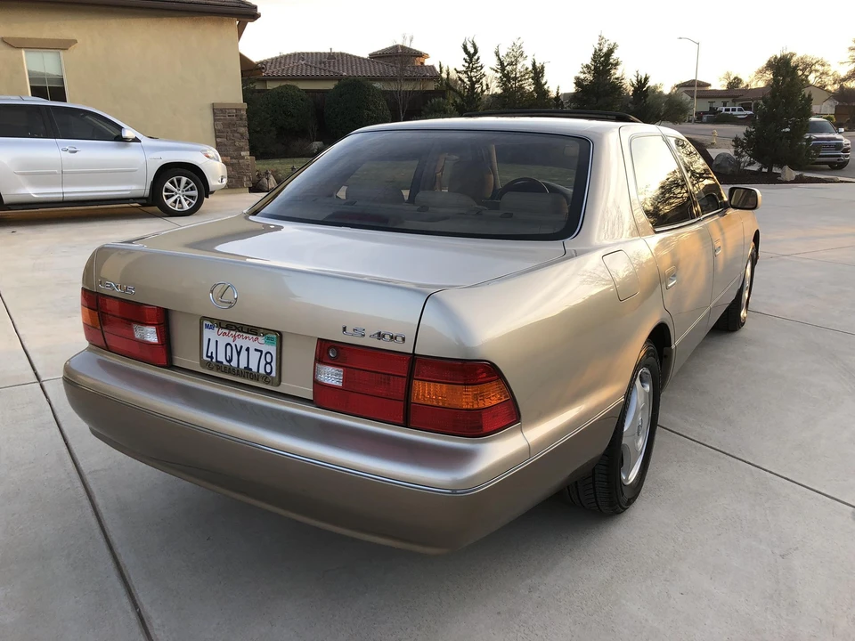 2000 Lexus LS 2nd Gen - Image 5 of 31