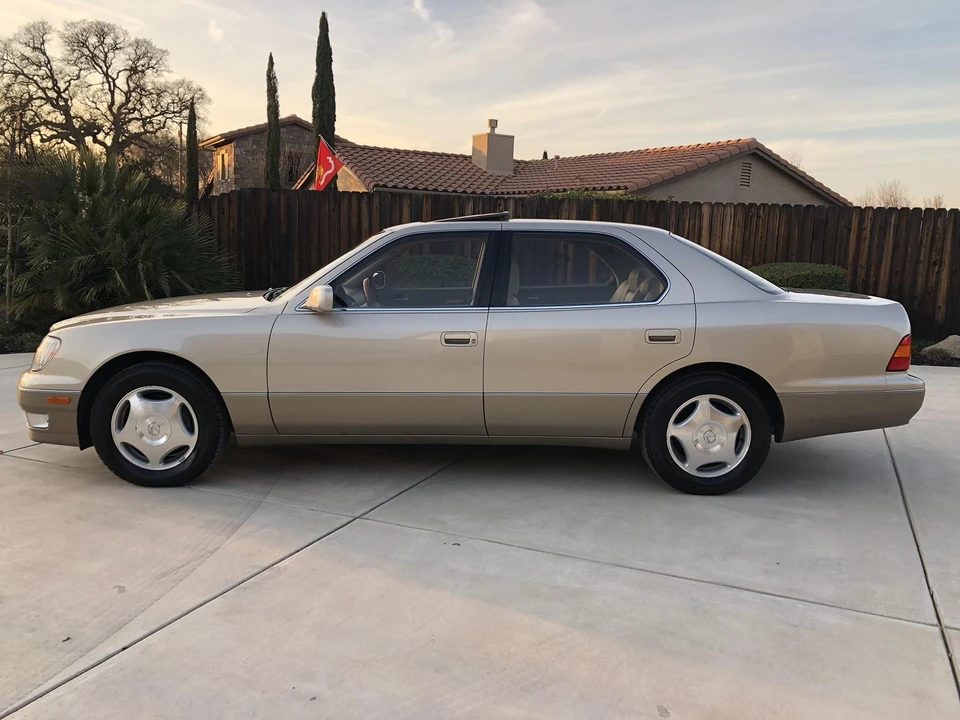 2000 Lexus LS 2nd Gen - Image 18 of 31