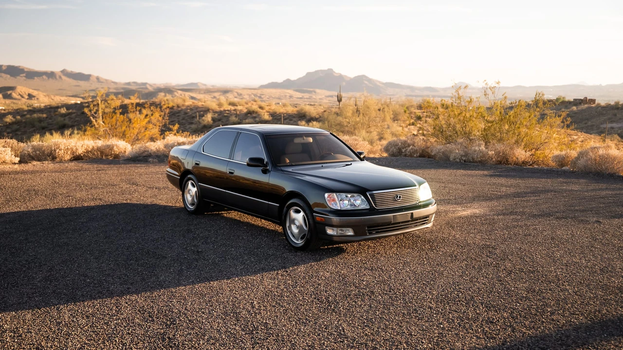 2000 Lexus LS 2nd Gen - Image 15 of 31