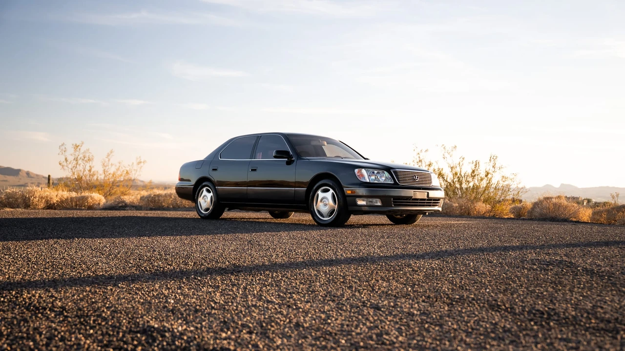 2000 Lexus LS 2nd Gen - Image 16 of 31