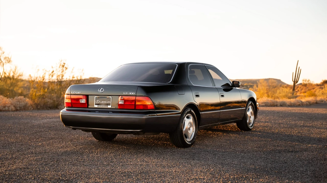 2000 Lexus LS 2nd Gen - Image 26 of 31