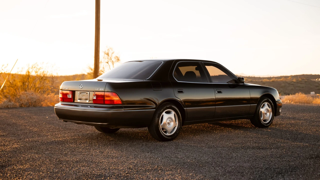 2000 Lexus LS 2nd Gen - Image 25 of 31