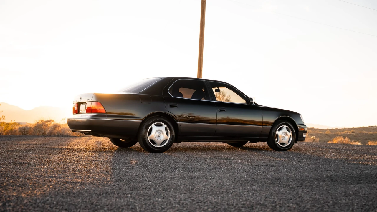 2000 Lexus LS 2nd Gen - Image 24 of 31