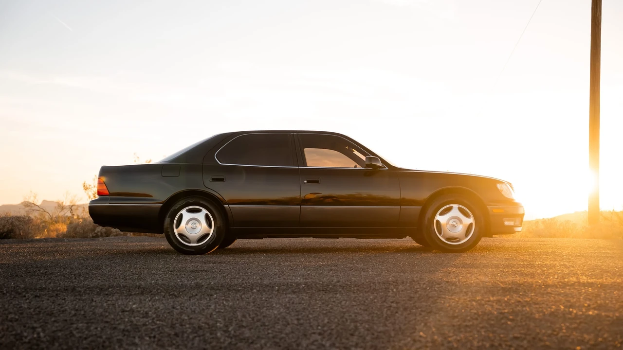 2000 Lexus LS 2nd Gen - Image 21 of 31