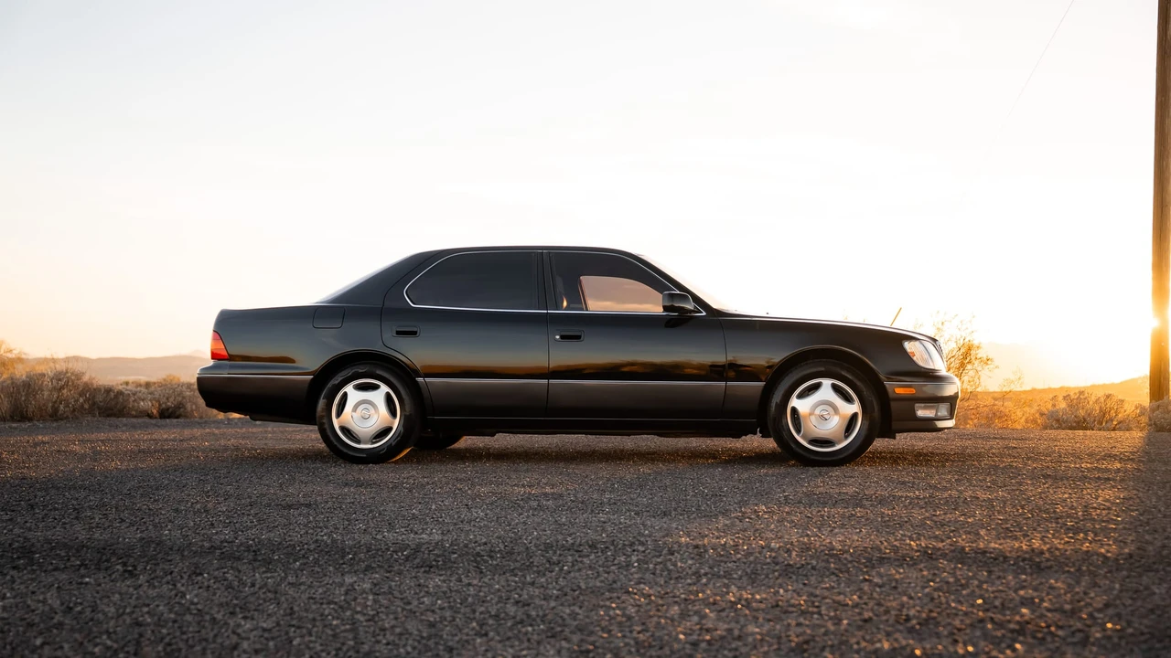 2000 Lexus LS 2nd Gen - Image 22 of 31
