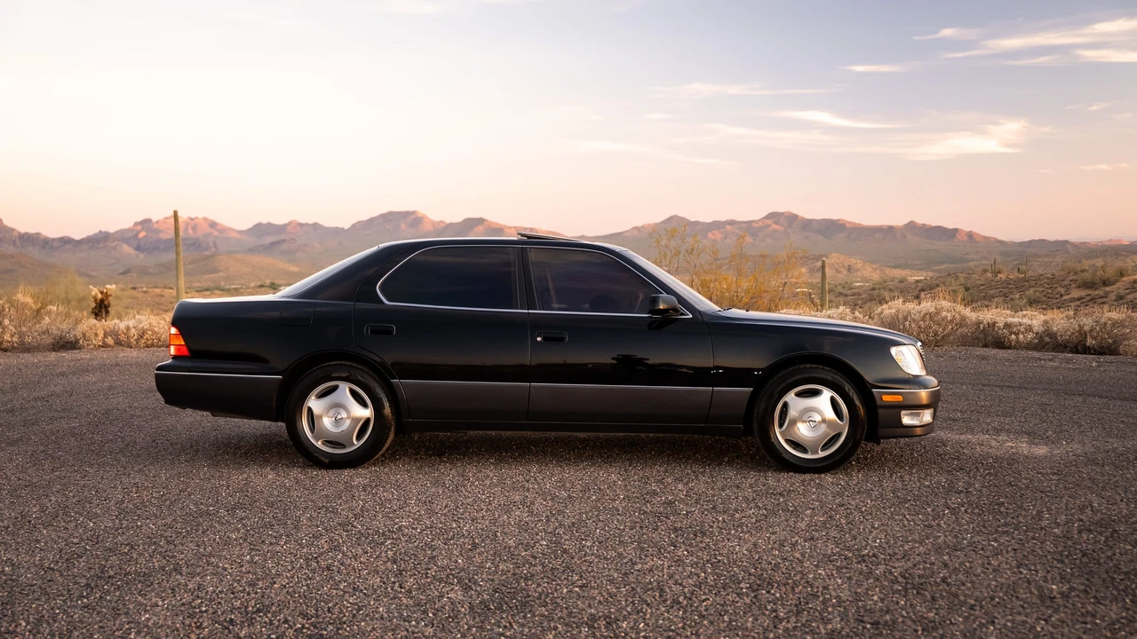 2000 Lexus LS 2nd Gen - Image 23 of 31