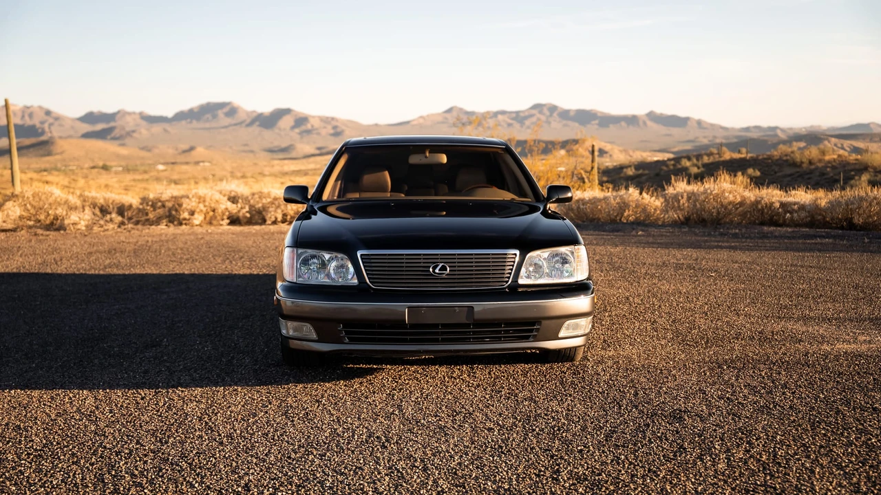 2000 Lexus LS 2nd Gen - Image 10 of 31