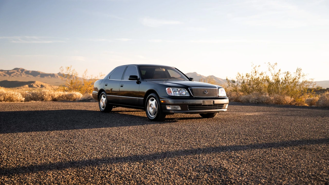 2000 Lexus LS 2nd Gen - Image 17 of 31