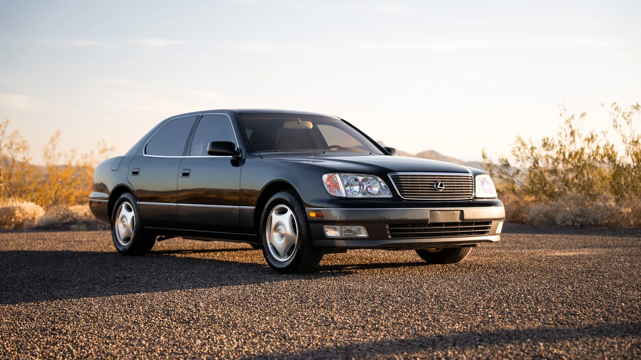 2000 Lexus LS 2nd Gen - Image 18 of 31