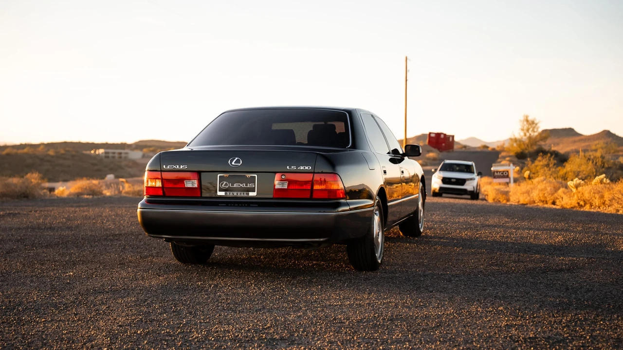 2000 Lexus LS 2nd Gen - Image 31 of 31