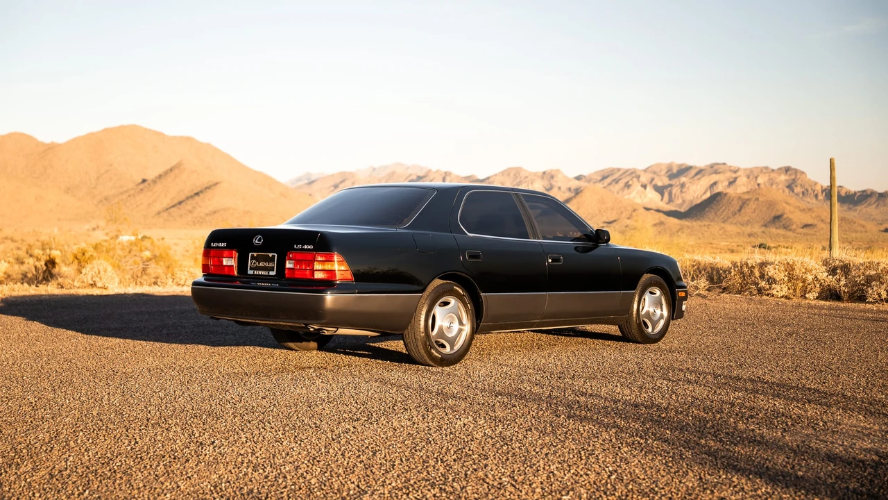 2000 Lexus LS 2nd Gen - Image 27 of 31